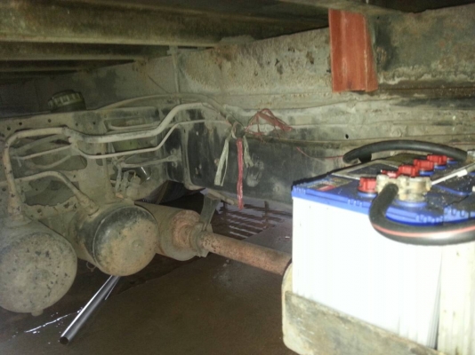 6ล้อ..195 แรง..หัว-คัสซี...FTR32HR-3000205 รถห้างแท้ๆสภาพดี...(ยกตู้ลง..ขายหัว-คัสซี)