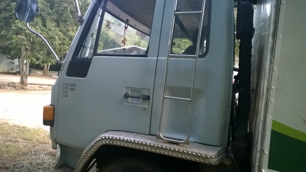 6ล้อ..195 แรง..หัว-คัสซี...FTR32HR-3000205 รถห้างแท้ๆสภาพดี...(ยกตู้ลง..ขายหัว-คัสซี)