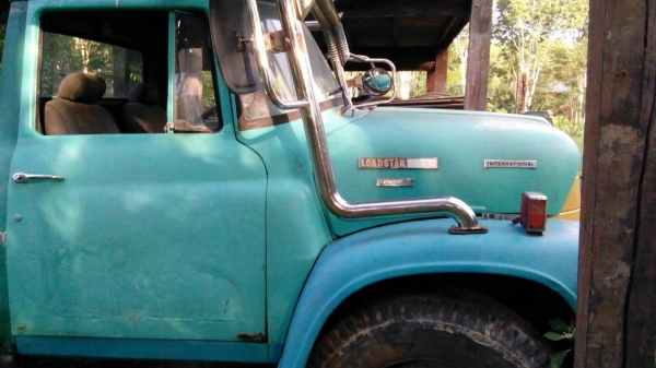 6ล้ออินเตอร์..เครื่องเดิม6สูบดีเซล...ไม่มีเล่ม..เก่าเก็บ..ขายถูกๆ