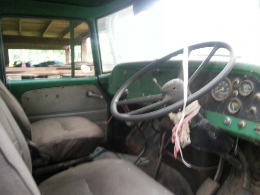 6ล้ออินเตอร์..เครื่องเดิม6สูบดีเซล...ไม่มีเล่ม..เก่าเก็บ..ขายถูกๆ