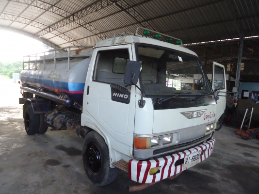 ขายด่วนรถ6ล้อFC2WEKAเครือง120แรงขรรทุกนํ้ามัน8000ลิตร