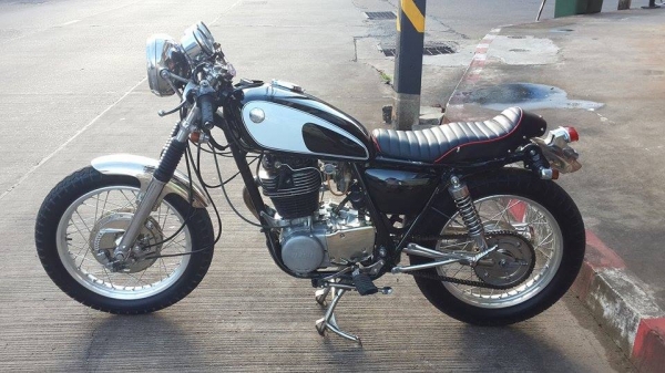 มาใหม่คับ YAMAHA SR 400 แต่งคาเฟ่ เก็บงานสีใหม่คับ เสียสรรพสามิตรเรียบร้อยมีตัวจริงครบทุกใบคับ ขาย 57,000 ราคานี้พร้อมส่งทั่วไทยคับ โทร 0810578282 ไอดีไลน์ POPBIGBIKESAKON สนใจรถสวย ถูก ดี ต้อง POP BIGBIKE SAKONNAKHON