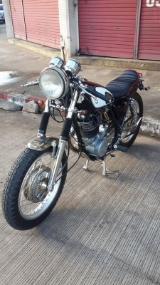 มาใหม่คับ YAMAHA SR 400 แต่งคาเฟ่ เก็บงานสีใหม่คับ เสียสรรพสามิตรเรียบร้อยมีตัวจริงครบทุกใบคับ ขาย 57,000 ราคานี้พร้อมส่งทั่วไทยคับ โทร 0810578282 ไอดีไลน์ POPBIGBIKESAKON สนใจรถสวย ถูก ดี ต้อง POP BIGBIKE SAKONNAKHON