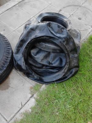 7.50-1  5  ยาง 6 ล้อ ขนาดกลาง ผ้าใบ 12 ชั้น ( พร้อมยางรองและยางใน )  ปี 2012  มี 5 เส้น  TEL.081-427-3941