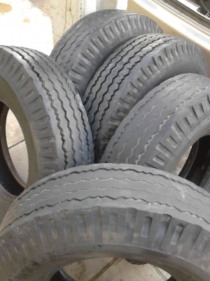 7.50-1  5  ยาง 6 ล้อ ขนาดกลาง ผ้าใบ 12 ชั้น ( พร้อมยางรองและยางใน )  ปี 2012  มี 5 เส้น  TEL.081-427-3941