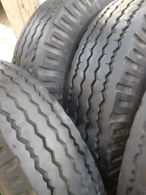 7.50-1  5  ยาง 6 ล้อ ขนาดกลาง ผ้าใบ 12 ชั้น ( พร้อมยางรองและยางใน )  ปี 2012  มี 5 เส้น  TEL.081-427-3941