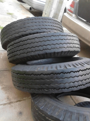 7.50-1  5  ยาง 6 ล้อ ขนาดกลาง ผ้าใบ 12 ชั้น ( พร้อมยางรองและยางใน )  ปี 2012  มี 5 เส้น  TEL.081-427-3941