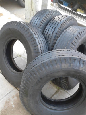 7.50-1  5  ยาง 6 ล้อ ขนาดกลาง ผ้าใบ 12 ชั้น ( พร้อมยางรองและยางใน )  ปี 2012  มี 5 เส้น  TEL.081-427-3941