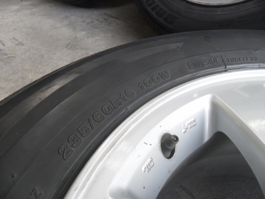 ล้อแม็ก 16นิ้ว 6รู ปาเจโร พร้อมยาง 235/60R16ปี11 สวยๆ 4 ล้อ ราคา 6500 บาท