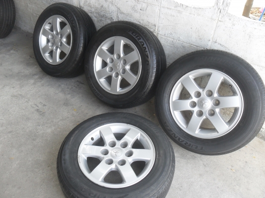 ล้อแม็ก 16นิ้ว 6รู ปาเจโร พร้อมยาง 235/60R16ปี11 สวยๆ 4 ล้อ ราคา 6500 บาท