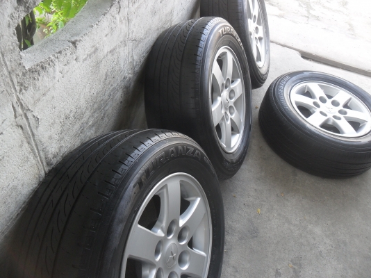 ล้อแม็ก 16นิ้ว 6รู ปาเจโร พร้อมยาง 235/60R16ปี11 สวยๆ 4 ล้อ ราคา 6500 บาท