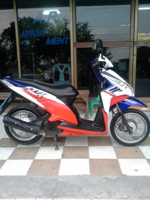 ราคาถูก Honda Click i สีขาวแดง ปี 2554 ลาย Street รถสวยประหยัดน้ำมัน ราคาถูก Honda Click i สีขาวแดง ปี 2554 ลาย Street รถสวยประหยัดน้ำมัน