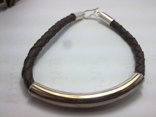 ข้อมือเชือกหนังประดับเงินสไตล์วินเทจ