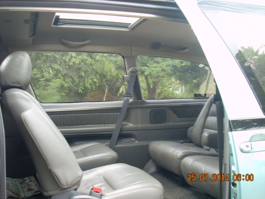 รถหรูน่าใช้มากๆๆครับ ตัวท้อปสุดของรุ่น เบาะหนังแท้ทั้งคันหุ้มมา 50000 เบาะหมุนได้แถวกลาง  แถวหลังพับเก็บได้สำหรับวางของเยอะๆเหมือนฟอร์จูนเนอร์ ปรับเปลี่ยนได้หลายแบบเหมาะสำหรับครอบครัวหรือเดินทางไกลแค้มปิ้ง แอร์ออโต้แยกหน้าหลัง มีครบทั้งsunroof  moonroof