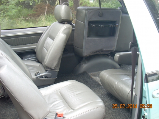 รถหรูน่าใช้มากๆๆครับ ตัวท้อปสุดของรุ่น เบาะหนังแท้ทั้งคันหุ้มมา 50000 เบาะหมุนได้แถวกลาง แถวหลังพับเก็บได้สำหรับวางของเยอะๆเหมือนฟอร์จูนเนอร์ ปรับเปลี่ยนได้หลายแบบเหมาะสำหรับครอบครัวหรือเดินทางไกลแค้มปิ้ง แอร์ออโต้แยกหน้าหลัง มีครบทั้งsunroof moonroof รถหรูน่าใช้มากๆๆครับ ตัวท้อปสุดของรุ่น เบาะหนังแท้ทั้งคันหุ้มมา 50000 เบาะหมุนได้แถวกลาง แถวหลังพับเก็บได้สำหรับวางของเยอะๆเหมือนฟอร์จูนเนอร์ ปรับเปลี่ยนได้หลายแบบเหมาะสำหรับครอบครัวหรือเดินทางไกลแค้มปิ้ง แอร์ออโต้แยกหน้าหลัง มีครบทั้งsunroof moonroof