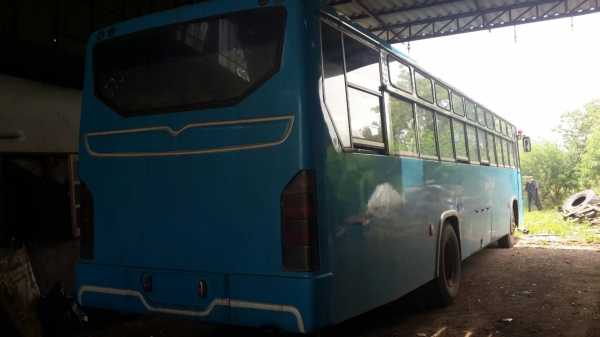 รถบัส isuzu เครื่อง BENZ 210 แรง ช่วงล่าง isuzu 200