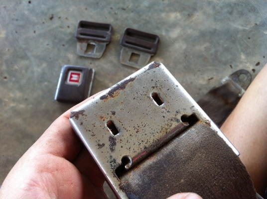 ตัวยึดคาดเบลท์ อีซูซุ ติดรถคลาสสิค