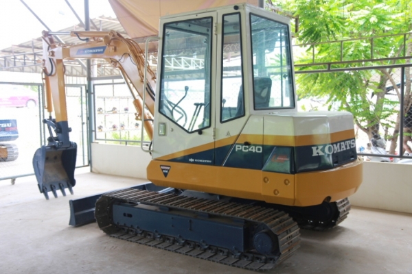 Komatsu PC40-6 มีเก๋ง มือสองญี่ปุ่นแท้นำเข้าเอง ไม่เคยใช้งานในไทย Komatsu PC40-6 มีเก๋ง มือสองญี่ปุ่นแท้นำเข้าเอง ไม่เคยใช้งานในไทย