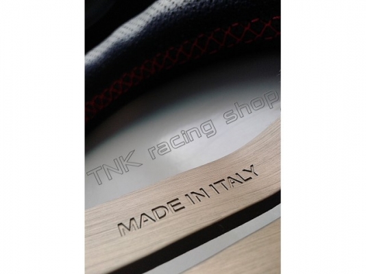 พวงมาลัยแต่ง NARDI ก้านดอกไม้ ด้ายแดง งานเกรดA ปั๊มกรัดร่องลายเซ็นคมๆชัดเจน