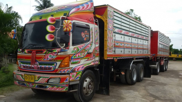 ต้องการขายรถบรรทุกพ่วง