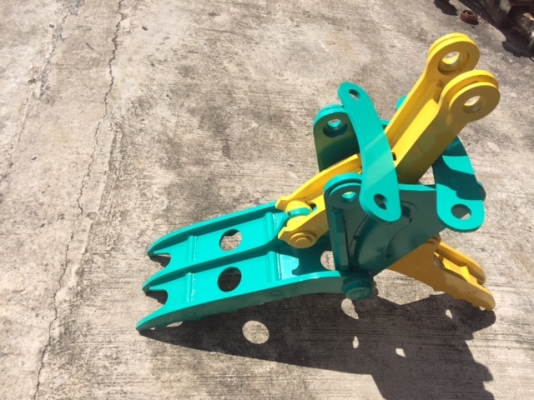 หัวคีบใหม่ ใช้ได้กับรถขุด PC20, PC30, PC40 สนใจติดต่อได้ที่ 091 695-6445