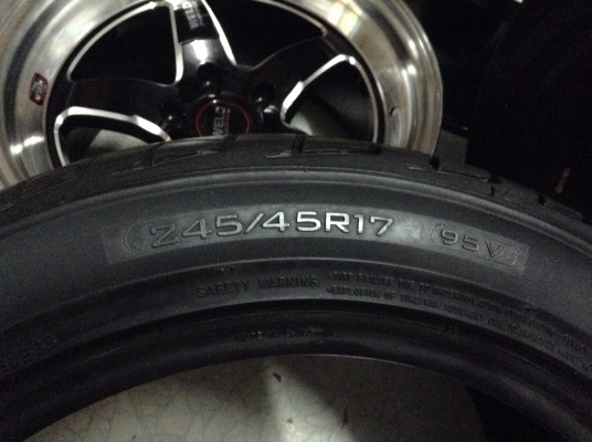 ยาง \% 245 /45 / 17 ปี 13 สภาพใหม่ 95 \% Triangle คู่ละ 4000 บาท