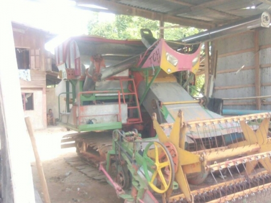 ขายรถเกี่ยวข้าวอุ้ม2.5ตัน เครื่อง195แรง ตัวเดิน10 สภาพพร้อมใช้งาน สนใจโทร 090-8588220คุณนะ หรือ www.truck.in.th/498