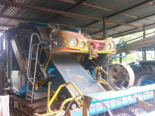 ขายรถเกี่ยวข้าว เจ้าช้างไวไฟ เครื่องJO 260เทอร์โบ ปี49 ตัวเดิน12 อุ้ม2.5ตัน เครื่องดี สภาพพร้อมใช้งาน สนใจโทร 090-8588220คุณนะ หรือ www.truck.in.th/498