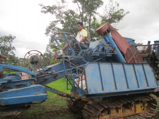ขายรถเกี่ยวข้าว เกษตรพัฒนา รุ่นเงินมี