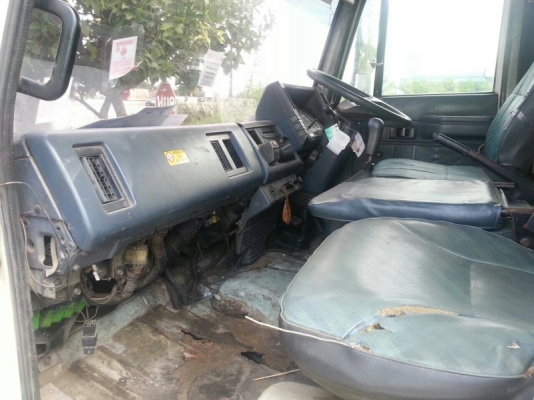 รถอีซูซุ 6 ล้อ ตู้แห้ง FTR32 / 195 แรงม้า. ปี 39 สนใจติดต่อ 081 - 6079515 รถอีซูซุ 6 ล้อ ตู้แห้ง FTR32 / 195 แรงม้า. ปี 39 สนใจติดต่อ 081 - 6079515