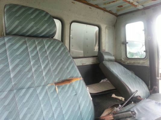 รถอีซูซุ 6 ล้อ ตู้แห้ง FTR32 / 195 แรงม้า. ปี 39 สนใจติดต่อ 081 - 6079515 รถอีซูซุ 6 ล้อ ตู้แห้ง FTR32 / 195 แรงม้า. ปี 39 สนใจติดต่อ 081 - 6079515