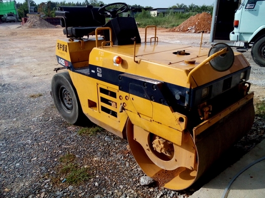 รถบดสั่นสะเทือน  KOMATSU  JV25CR