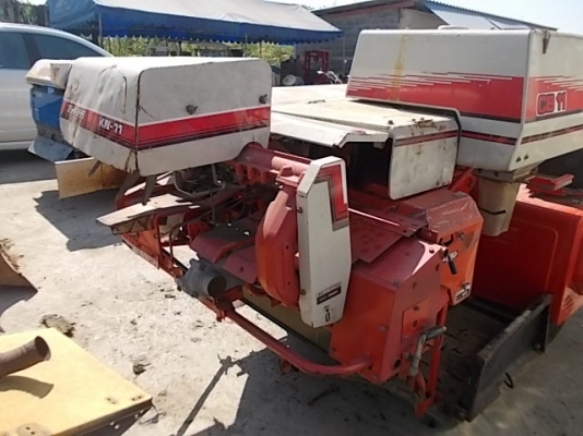 รหัส:13001004รถเกี่ยวข้าวนั่งขับเกี่ยวง่ายพร้อมนวดข้าวด้วยจึงได้เป้นข้าวเปลือกwww.nihonmono.com