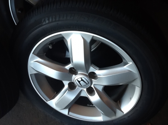 ขายล้อเดิม Honda 4รู100 พร้อมยางสภาพดี ถอดจากรถตัวเอง