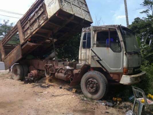 รถมิตซู 10 ล้อดั๊ม FN527 M - A   195 แรงม้า   สนใจติดต่อ 081 - 6079515