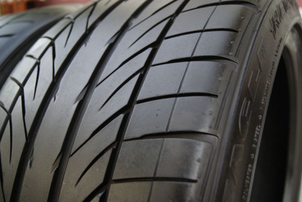Goodyear RS02 หน้า245 40 18หลัง 275 35 18ปี07 มี1ชุด Goodyear RS02 หน้า245 40 18หลัง 275 35 18ปี07 มี1ชุด