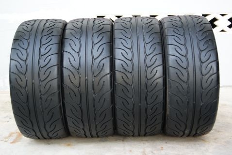 ยางซื่งYokohama AD08 215 45 17ปี09มี1ชุด