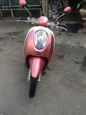 ขาย Honda scoopy i ปี55 2012 สีขาว-ชมพู ถูกๆ 24500 ลดแล้วนะครับ