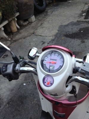 ขาย Honda scoopy i ปี55 2012 สีขาว-ชมพู ถูกๆ 24500 ลดแล้วนะครับ
