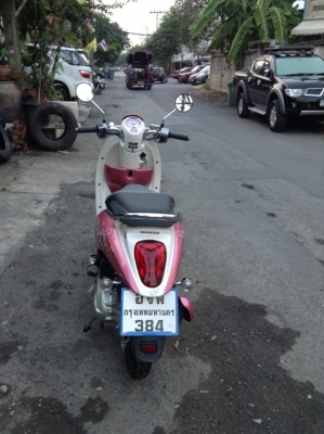 ขาย Honda scoopy i ปี55 2012 สีขาว-ชมพู ถูกๆ 24500 ลดแล้วนะครับ