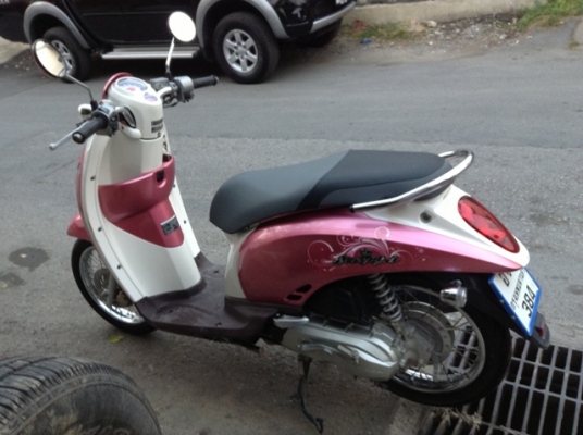ขาย Honda scoopy i ปี55 2012 สีขาว-ชมพู ถูกๆ 24500 ลดแล้วนะครับ