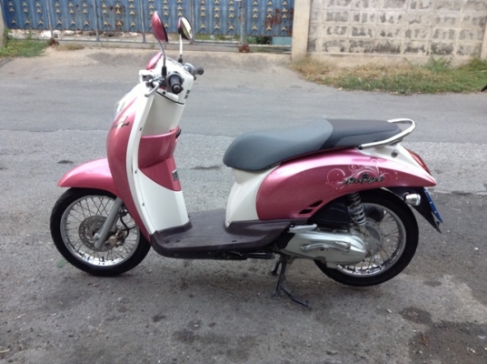 ขาย Honda scoopy i ปี55 2012 สีขาว-ชมพู ถูกๆ 24500 ลดแล้วนะครับ