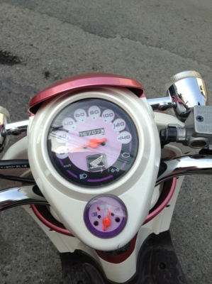 ขาย Honda scoopy i ปี55 2012 สีขาว-ชมพู ถูกๆ 24500 ลดแล้วนะครับ