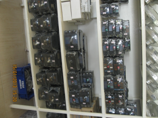 ขายเบรกเกอร์เก่า มีตั้งแต่ 10-600 แอมป์  ราคาถูก