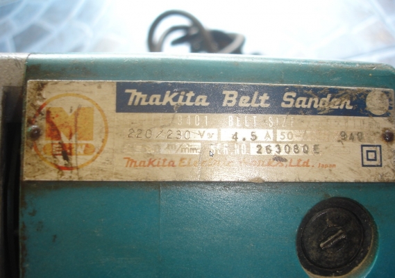 เครื่องขัดกระดาษทรายแบบสายพาน Makita 9401
