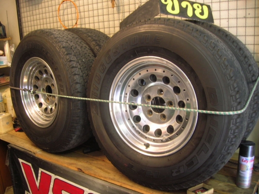 ขายหลายอย่างครับ