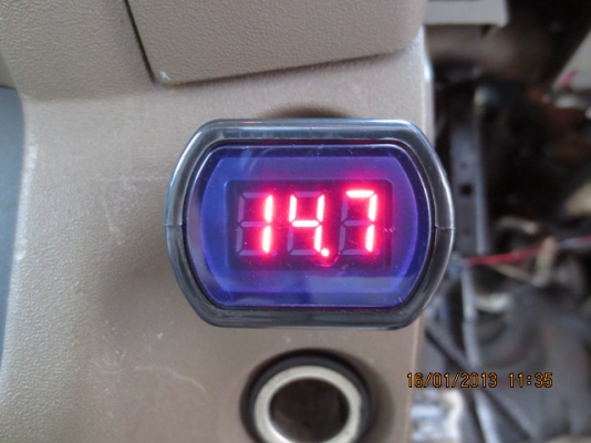 ขายตัวเสียบวัดไฟ รถยนต์ 12V และ 24V.