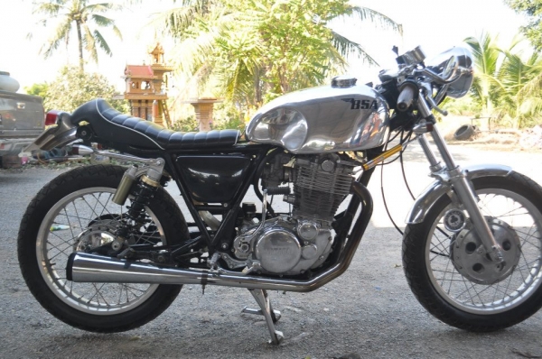 ขายSR400แต่งคาเฟ่ อินวอยเครื่องสดๆ หรือรับแลก4ล้อเรโทรคาร์ ใครมีลงรูปไว้เลยครับ