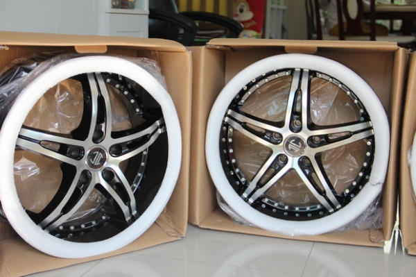 ขายล้อขอบ18 กว้าง 7.5 5รู120 ใส่บีเอ็ม เชฟรุ่นเก่า ของใหม่ ชุดละ9000฿