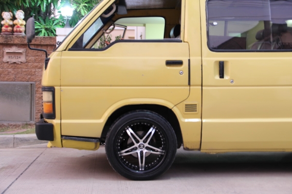 ขายล้อขอบ18 กว้าง 7.5 5รู120 ใส่บีเอ็ม เชฟรุ่นเก่า ของใหม่ ชุดละ9000฿